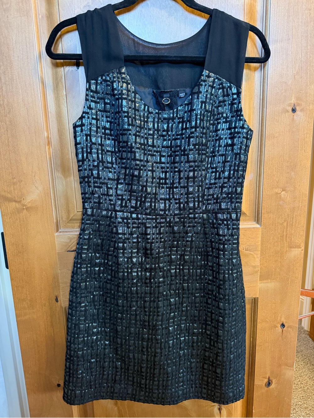 Poleci Black Textured Sleeveless Midi Dress